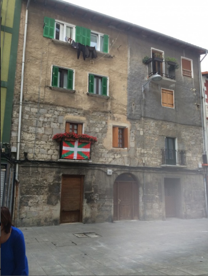 RESTAURAR FACHADAS E INTERIOR PORTAL NAGUSI 65 VILLABONA