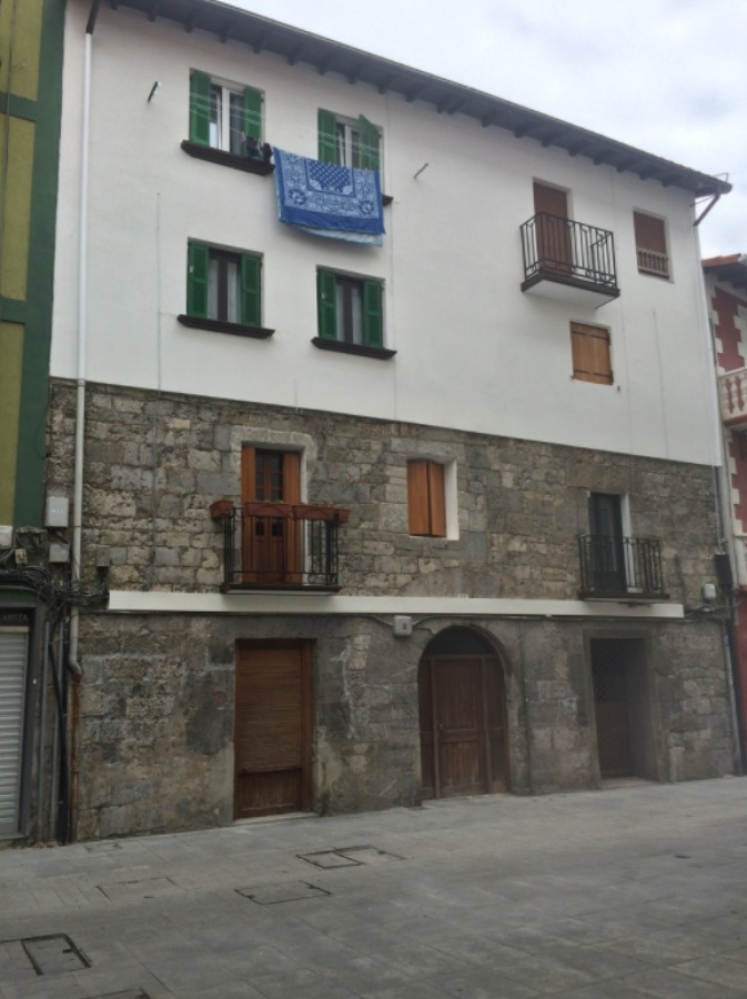 RESTAURAR FACHADAS E INTERIOR PORTAL NAGUSI 65 VILLABONA