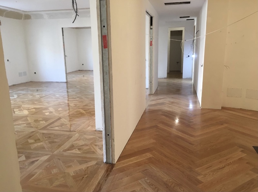 Resto de la casa baldosa de 80x80 Roble Versalles