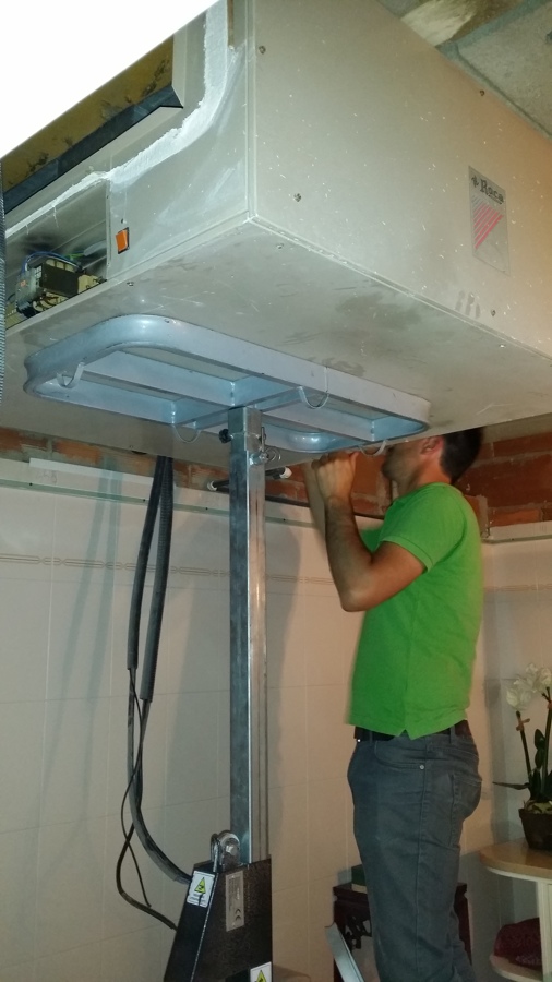 Retirada de máquina de aire acondicionado antigua