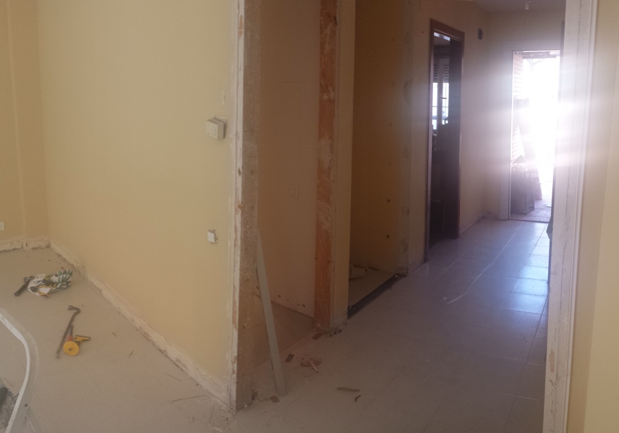 retirada de marcos, puertas, etc antes de la demolición de los paramentos