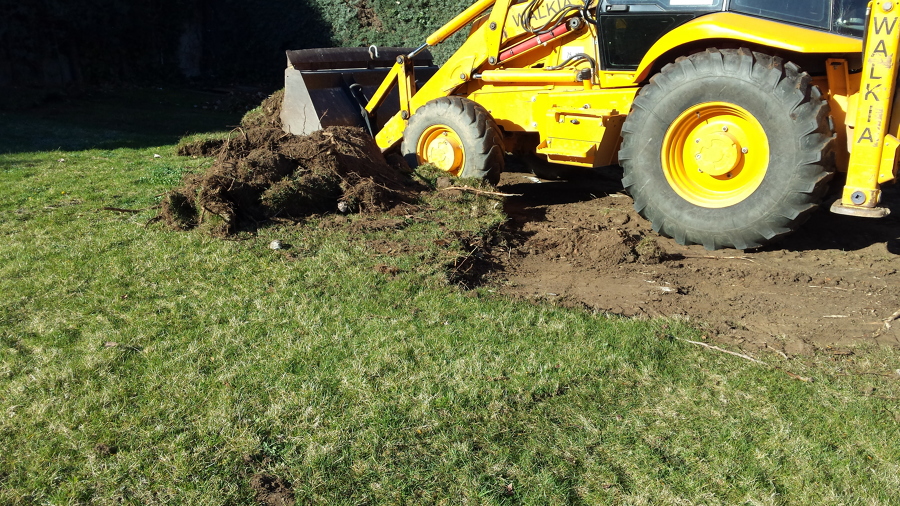 Retirando cesped viejo