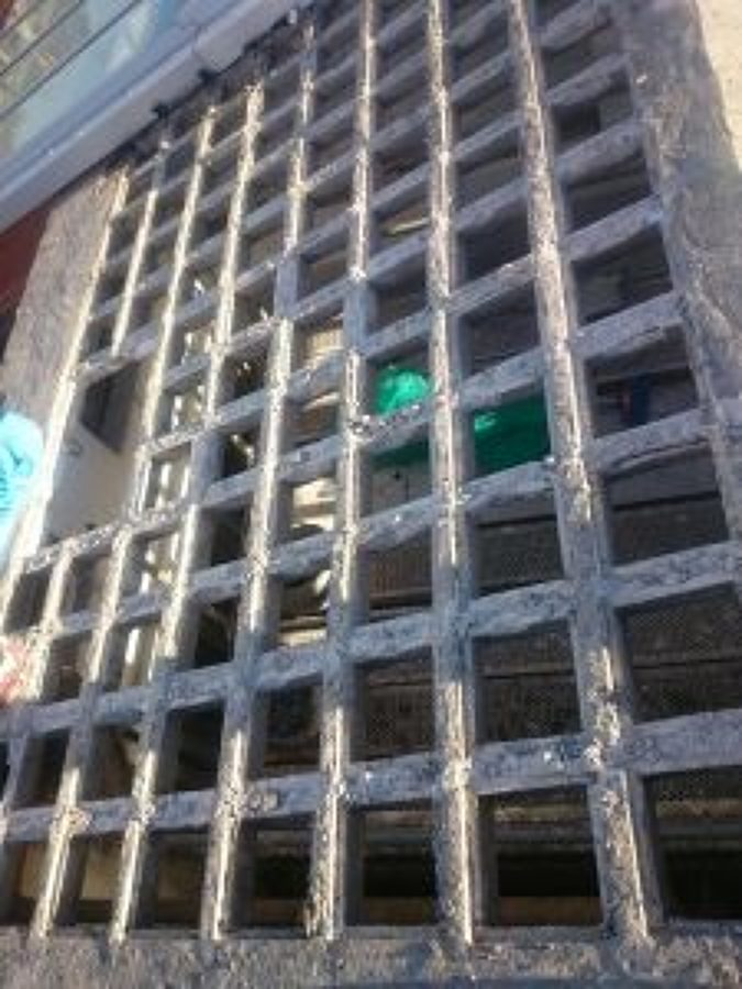 retirando el cristal de los tragaluces