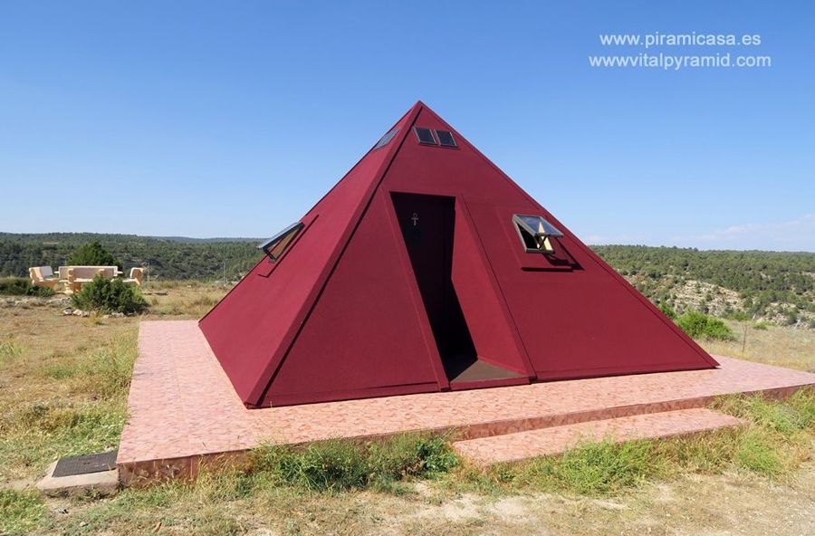 Revestimiento de domo con corcho proyectado