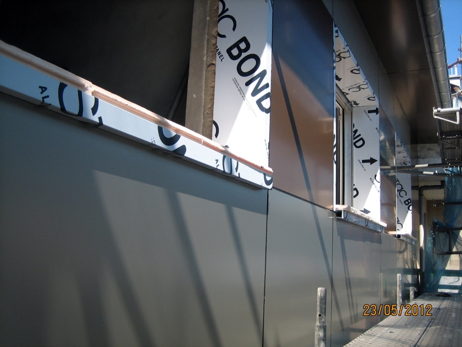 Revestimiento de fachada con panel composite.