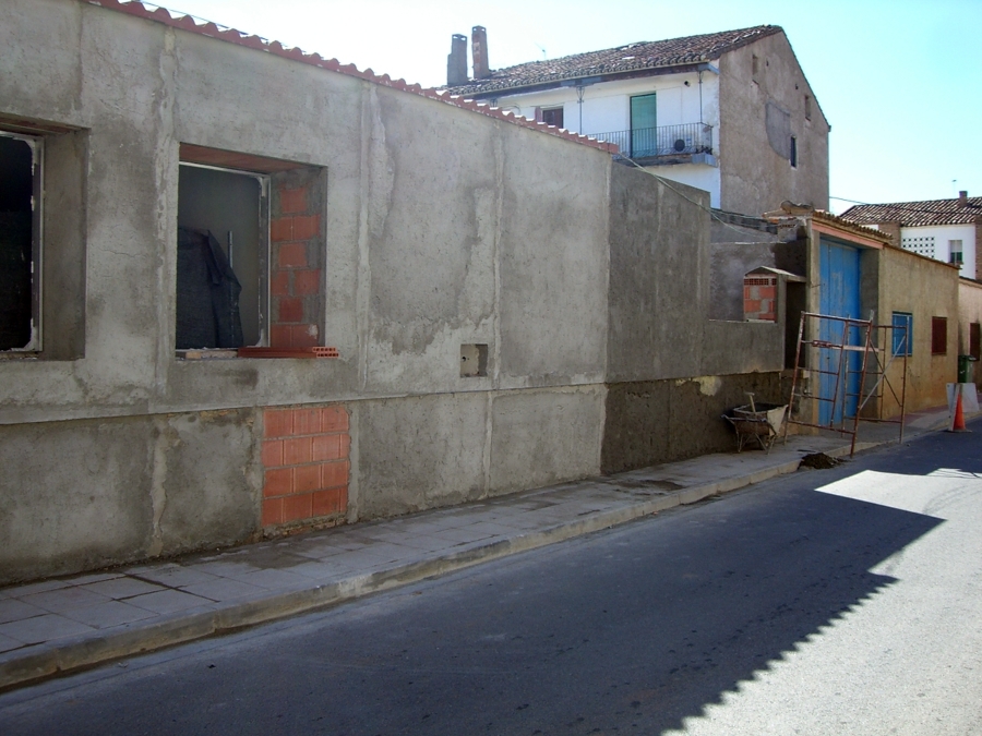 Revestimiento de mortero de la fachada previo regularización de la misma