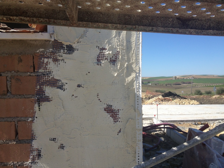 Revestimientos de albañilería y mallatex en mochetas y emparchados