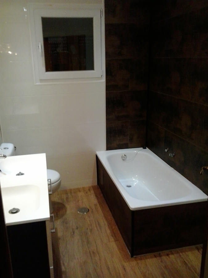 Rincon de la bañera sin columna de ducha