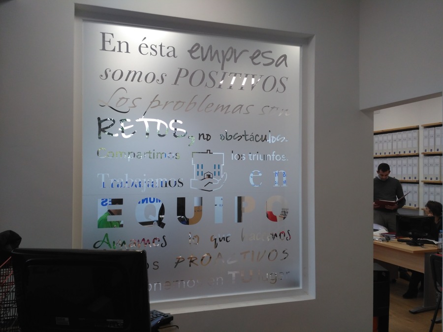 Rotulación con vinilo corte