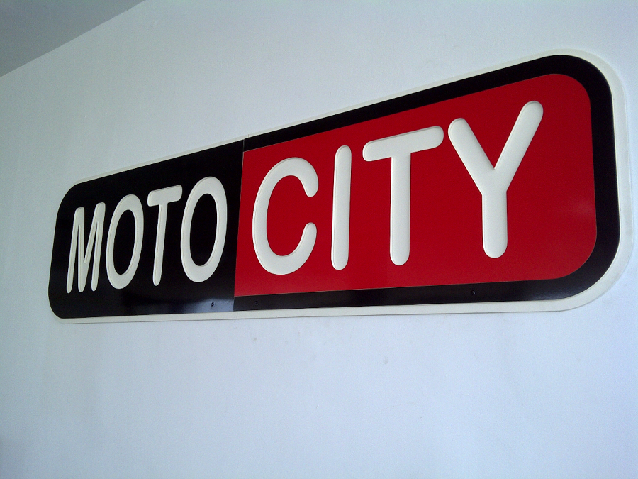 Rótulo corpóreo en PVC laminado - Oficinas Motocity Palma de Mallorca