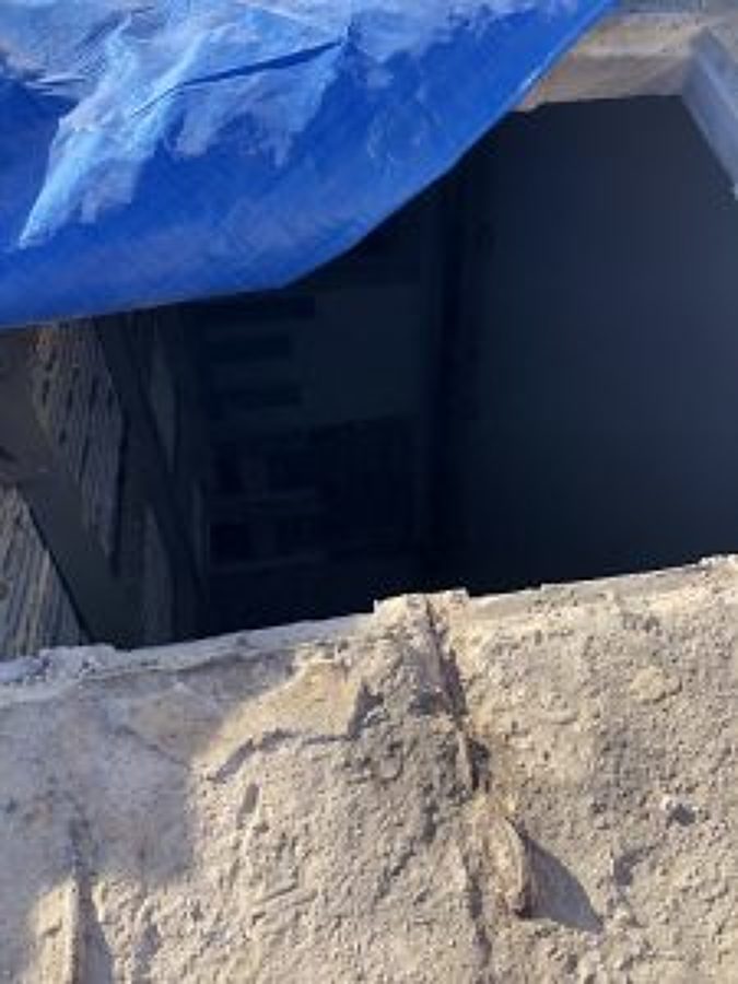 sacar el andamio existente en el primer patio de luces ya restaurado y pintado