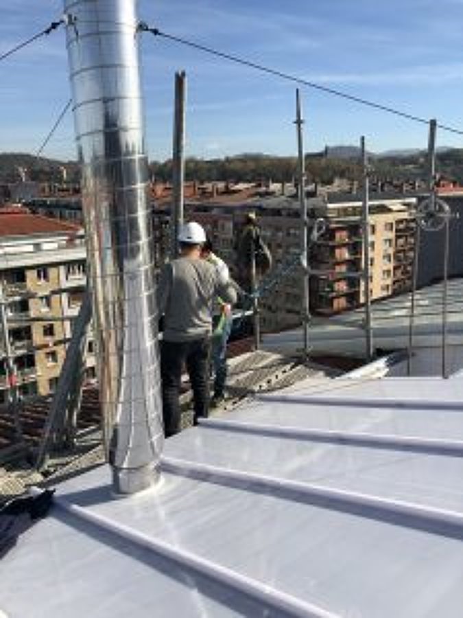 sacar el andamio existente en el primer patio de luces ya restaurado y pintado