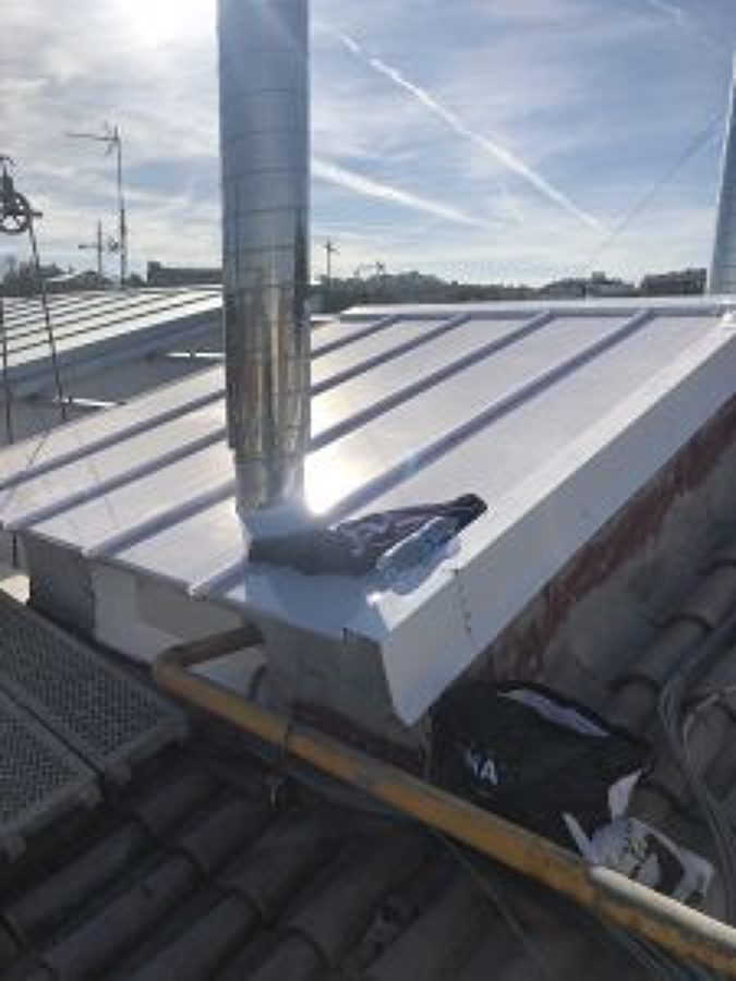 sacar el andamio existente en el primer patio de luces ya restaurado y pintado