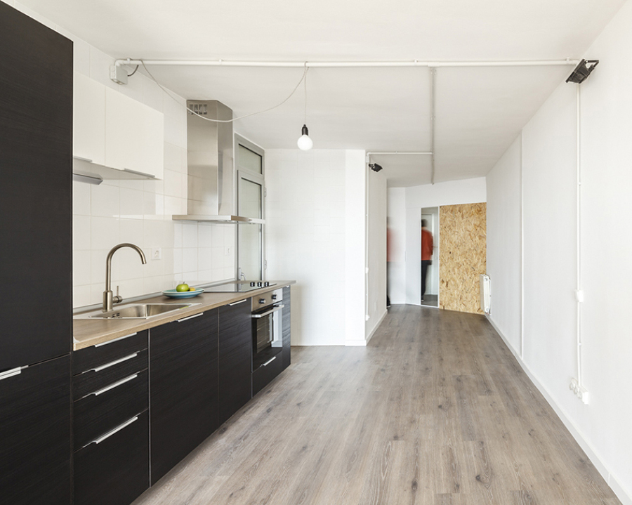 Sala de estar / Comedor hacia la entrada.