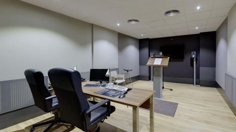 Sala de locución 2-1