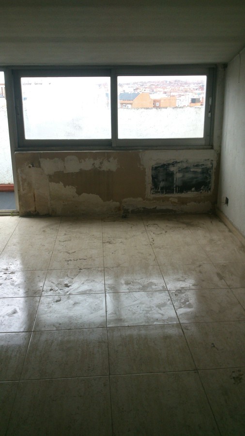 Salida a la terraza desde el interior de la vivienda