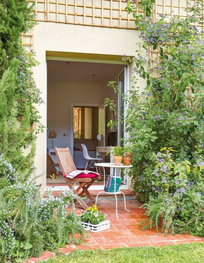 Salida al jardín desde un dormitorio