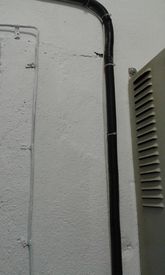 Salnvado el cableado instalado en superficie