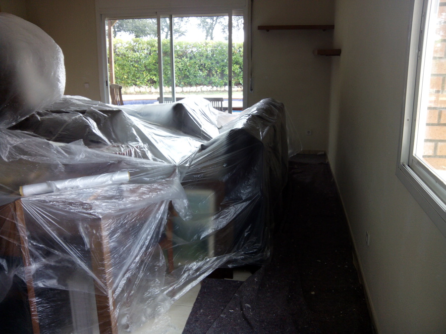 SALOM CON LOS MUEBLES BIAN TAPADOS LISTO PARA PINTAR