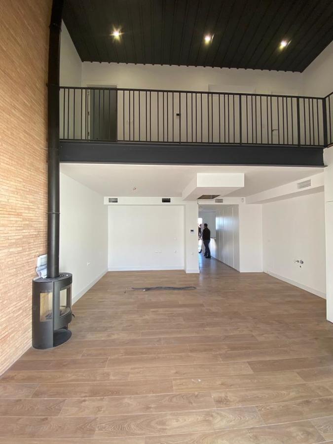 SALÓN A DOBLE ALTURA