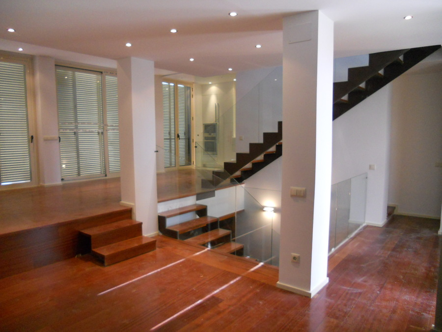 Salón abierto y luminoso