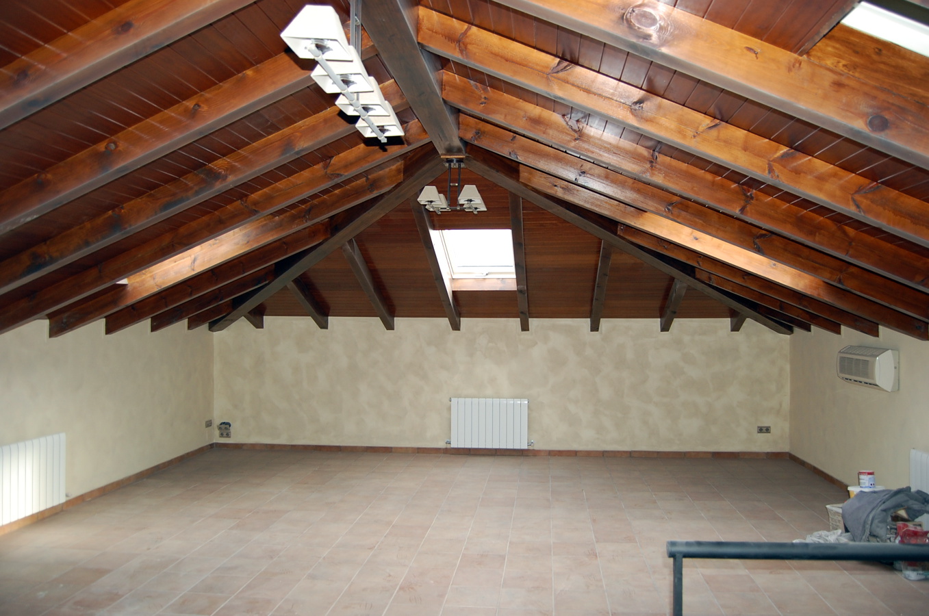 salón abuhardillado