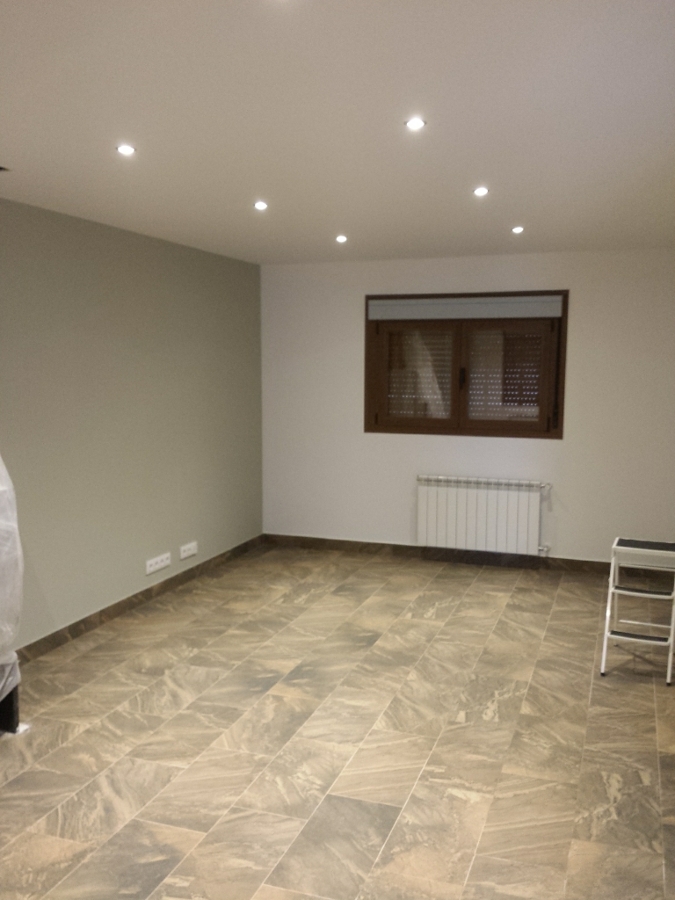 salón acabado de pintar