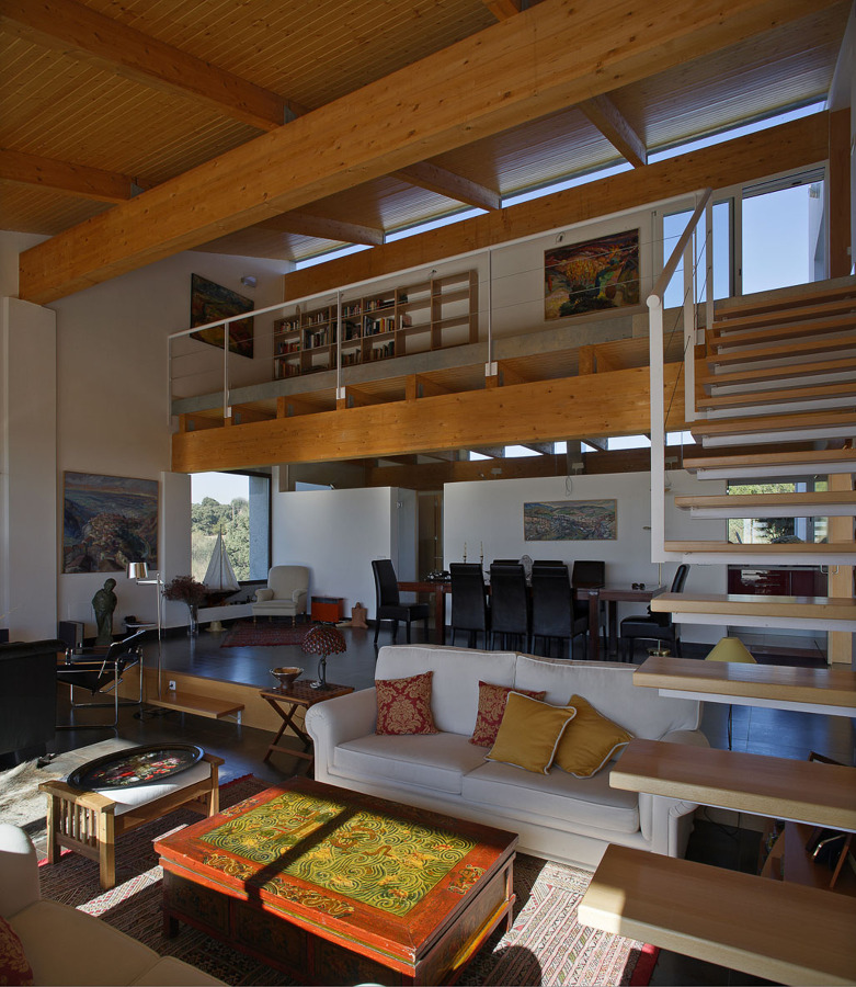 Salón, biblioteca y cocina 