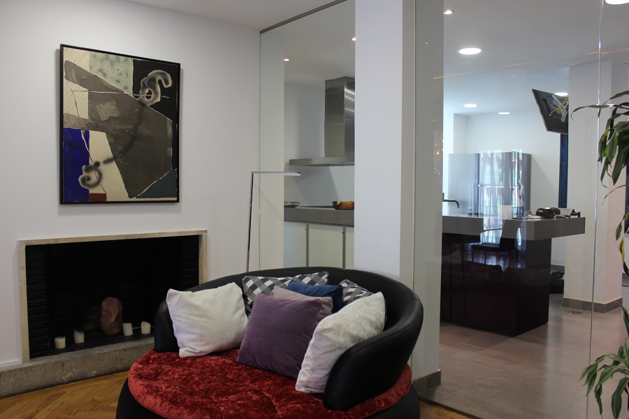 Salon, cocina, tabiqueria de cristal mobiliario