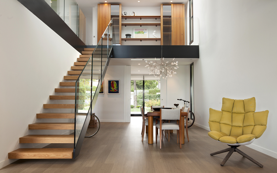 Salón-comedor. Escalera y doble altura