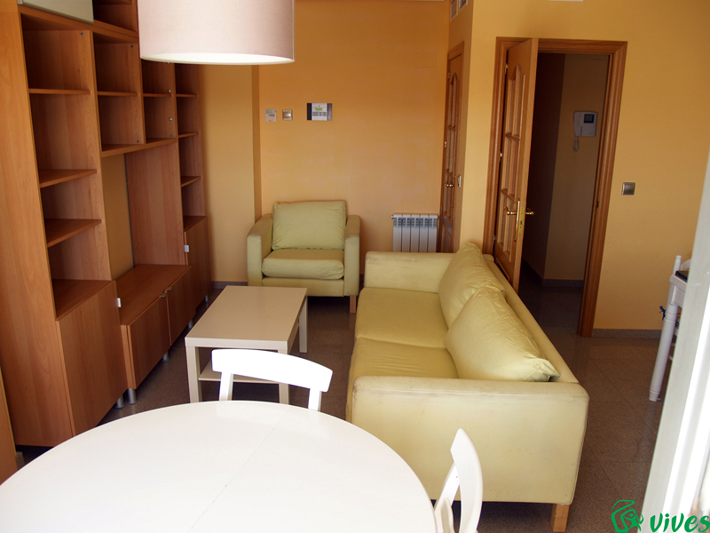 Salón comedor montado y preparado para alquiler