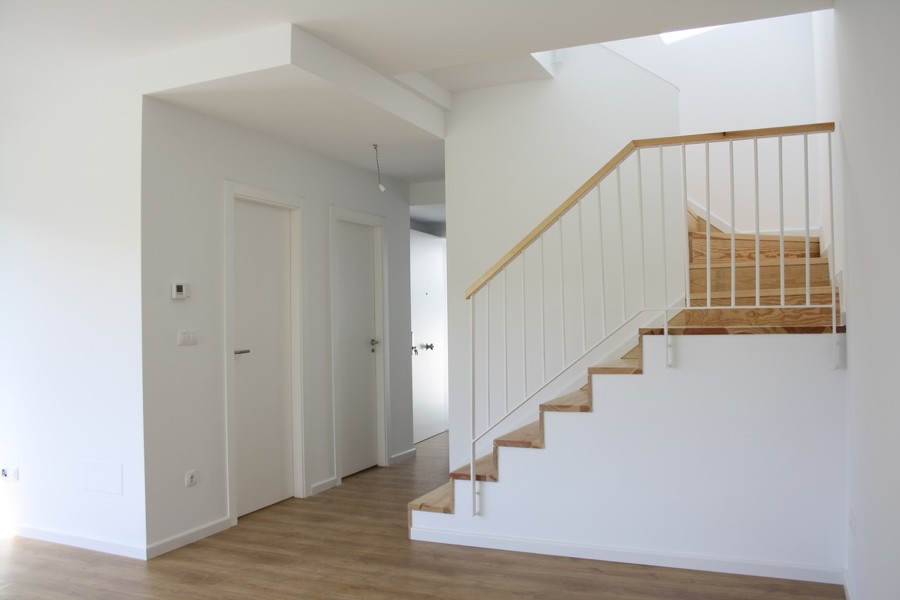 Salón comedor y escalera