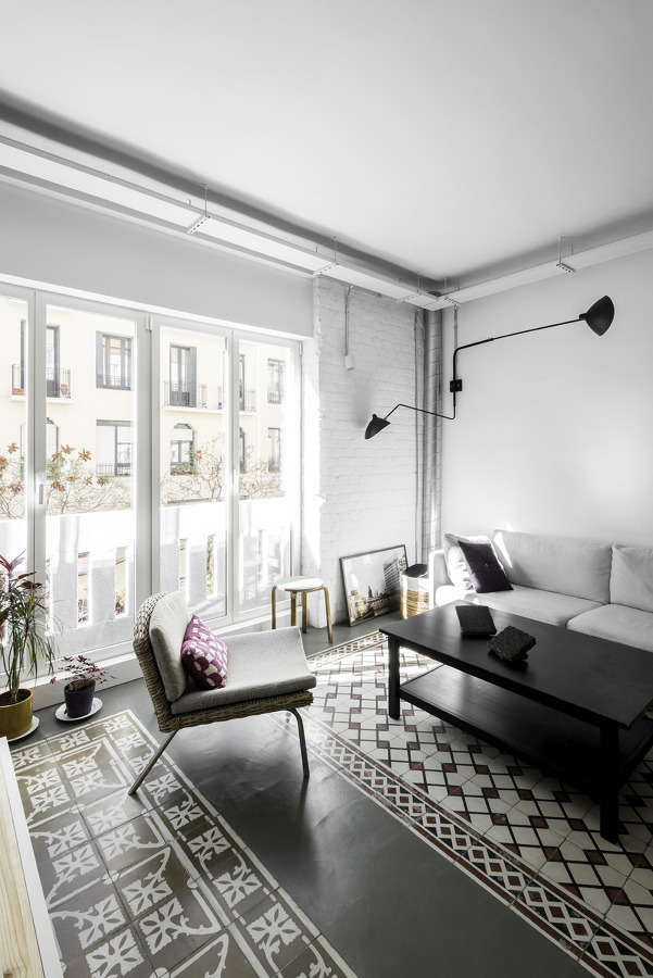 salón con amplios ventanales