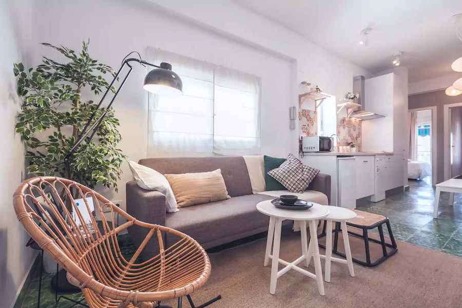 Salón con cocina abierta