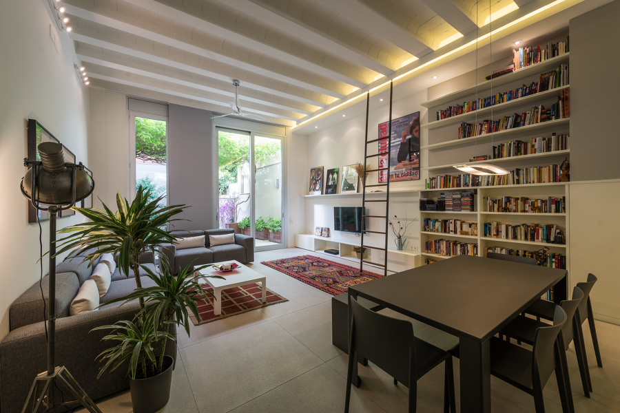 Salón con librería | Maurici Serrahima - STANDAL