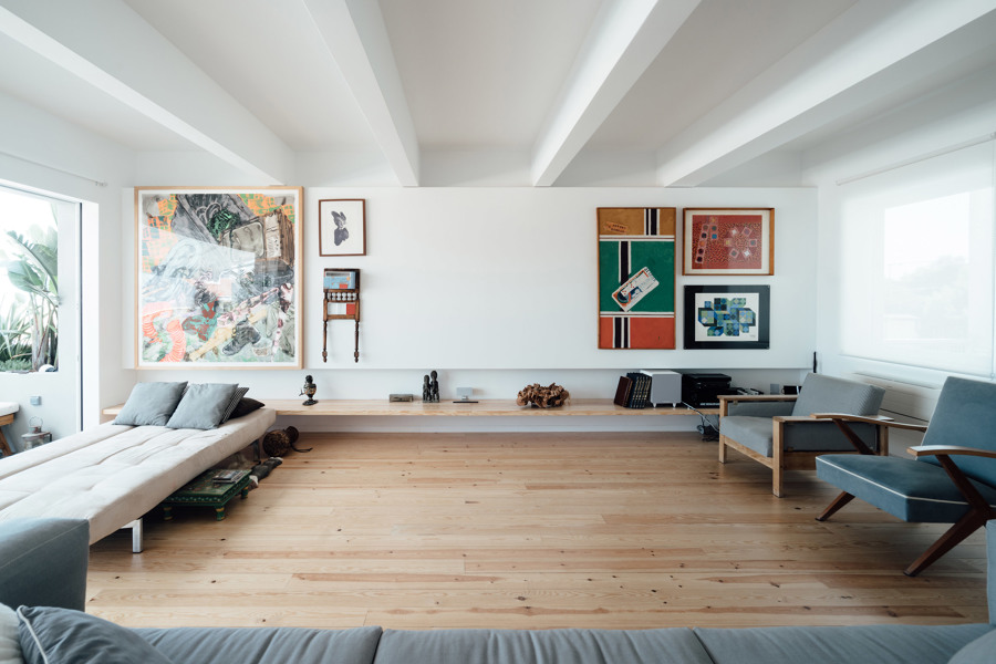 Salón con pavimento de parquet 