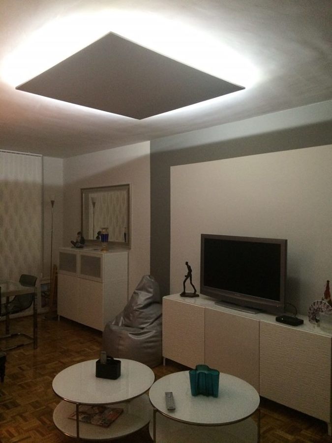 salon con plafon de pladur con perimetral de led