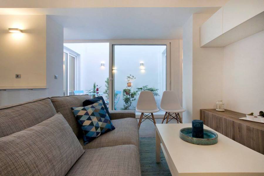 Salón con vistas a patio interior