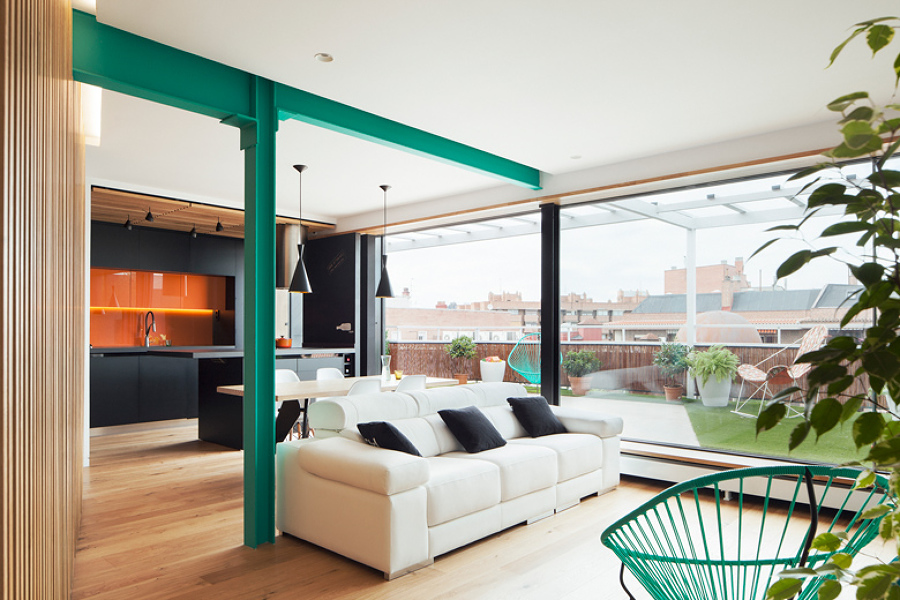 salón diáfabno con estructura metálica