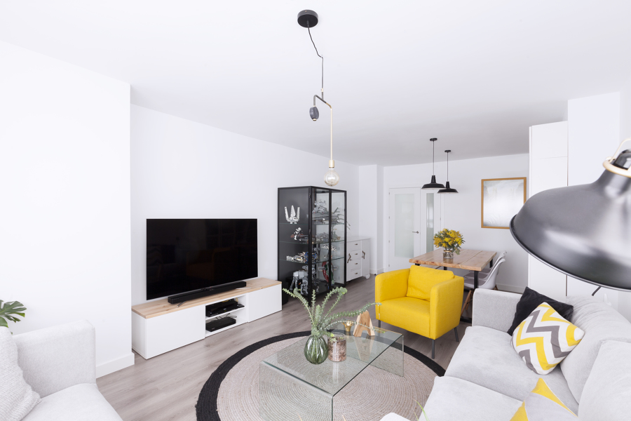 Salón industrial con toques nórdicos