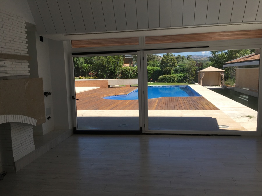 salon lacado pintura plastica tarima y barnizado madera piscina