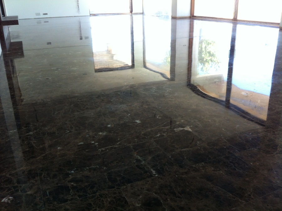 Salón Marble  Marrón Imperial pulido