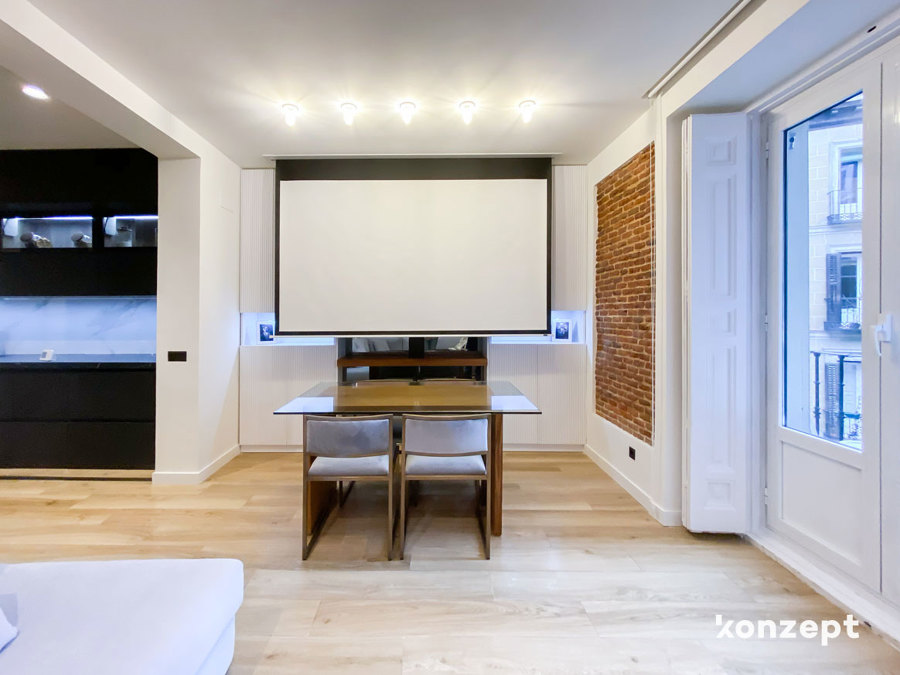 Salón pantalla proyector