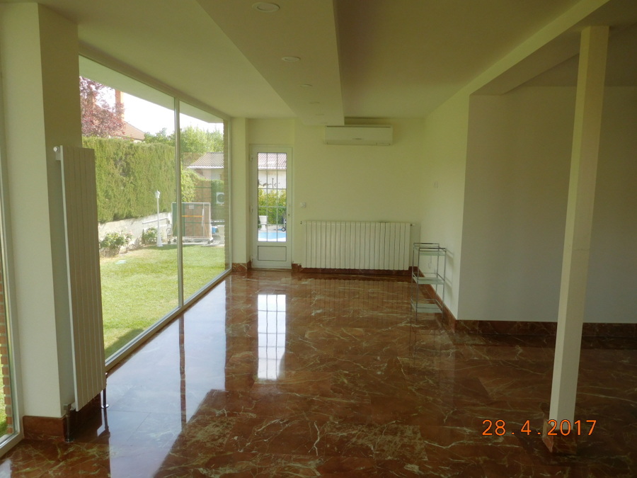 Salón.  Planta baja. (Ver foto siguiente, misma toma)