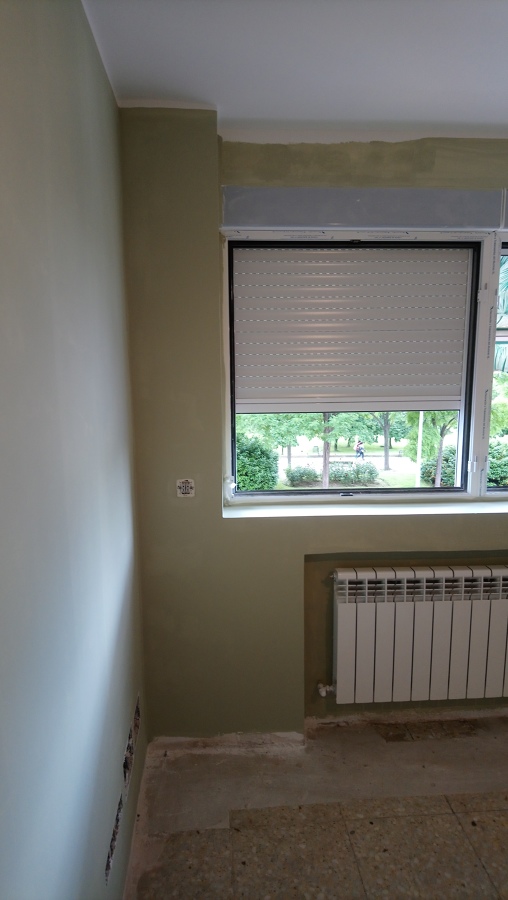 Salón primera capa de pintura