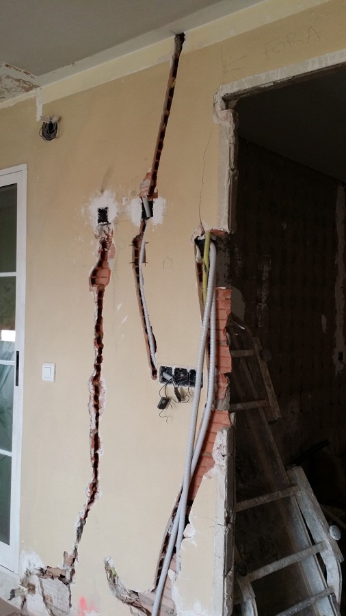 Salón puerta a cocina, en obras