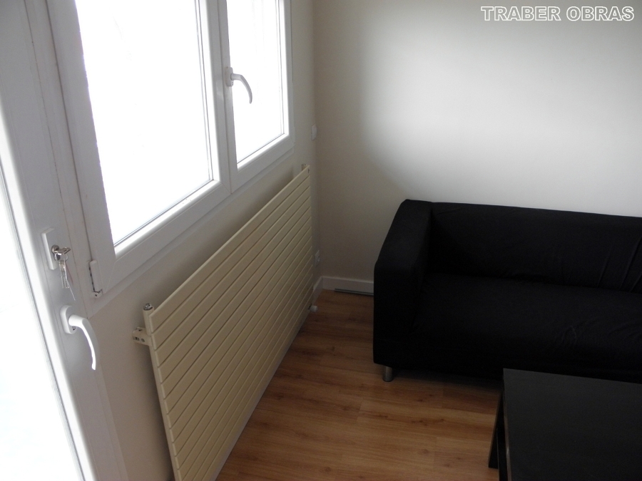 Salón. Radiador decorativo IRSAP.