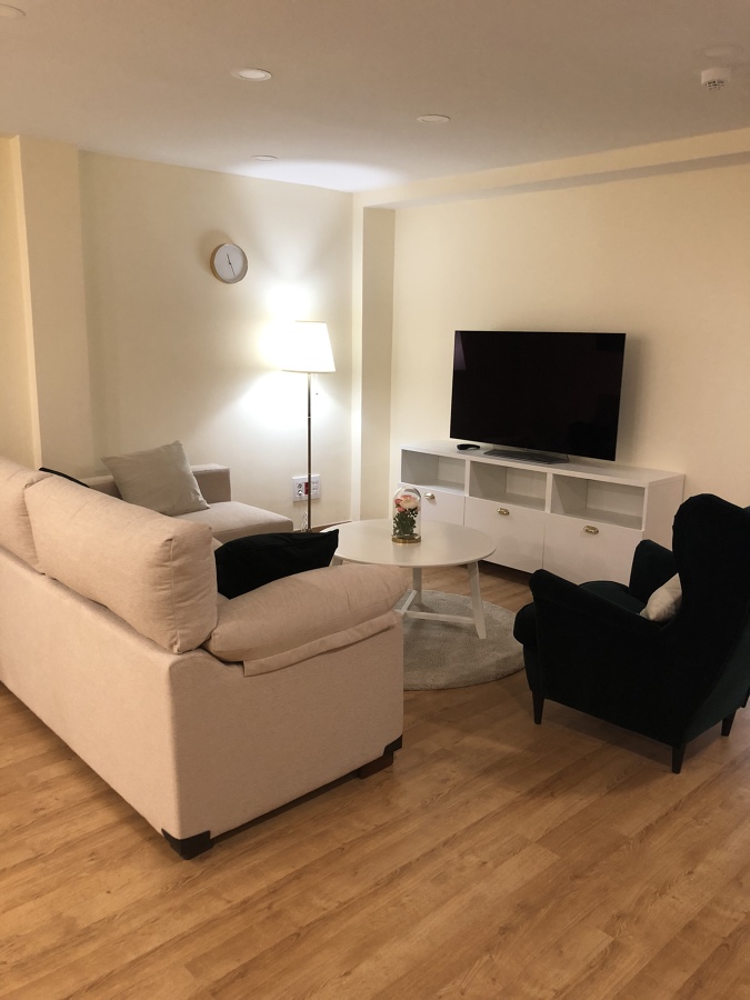 Salón tomas de televisión luz ambiente relax