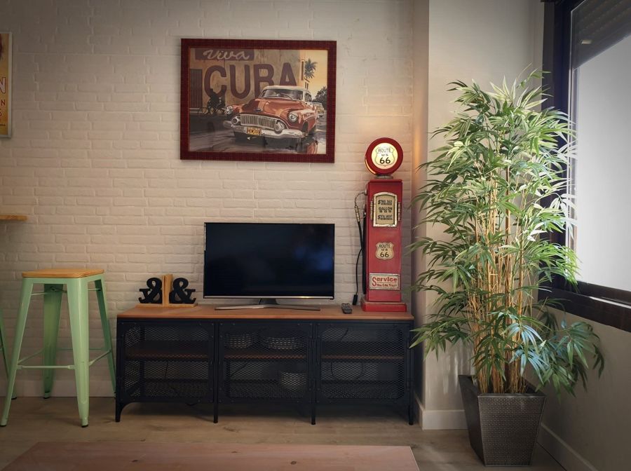 Salón vintage con plantas