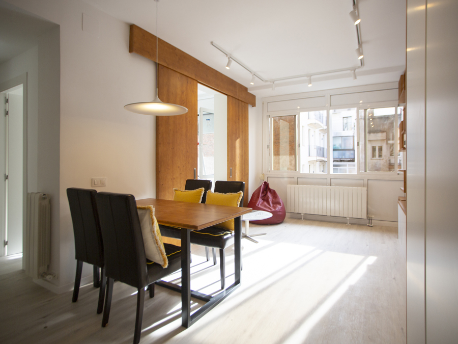 Salón y entrada a cuarto